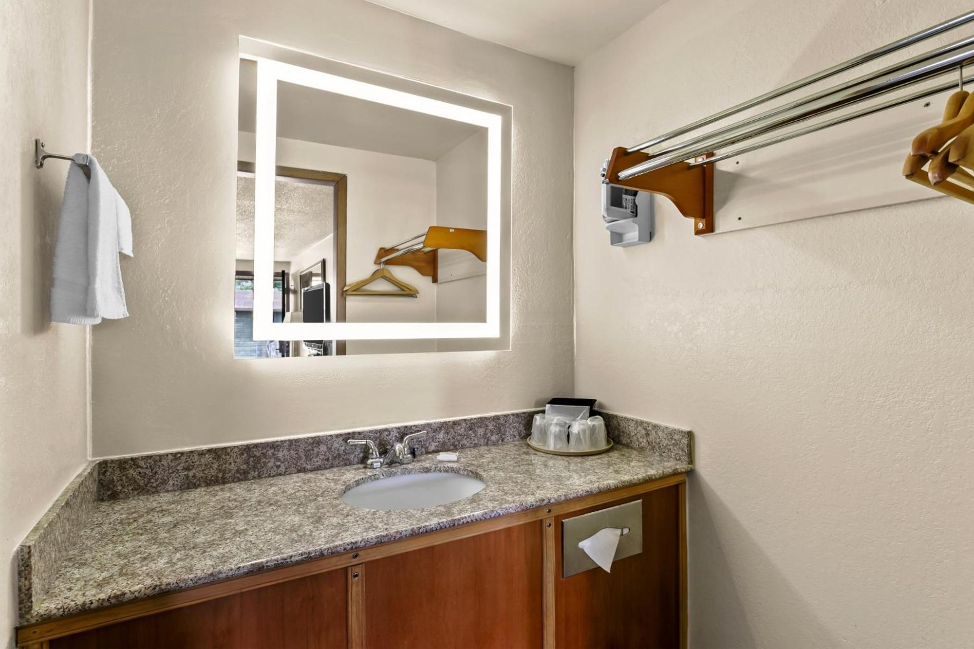 Americas Value Hotel Martinsburg